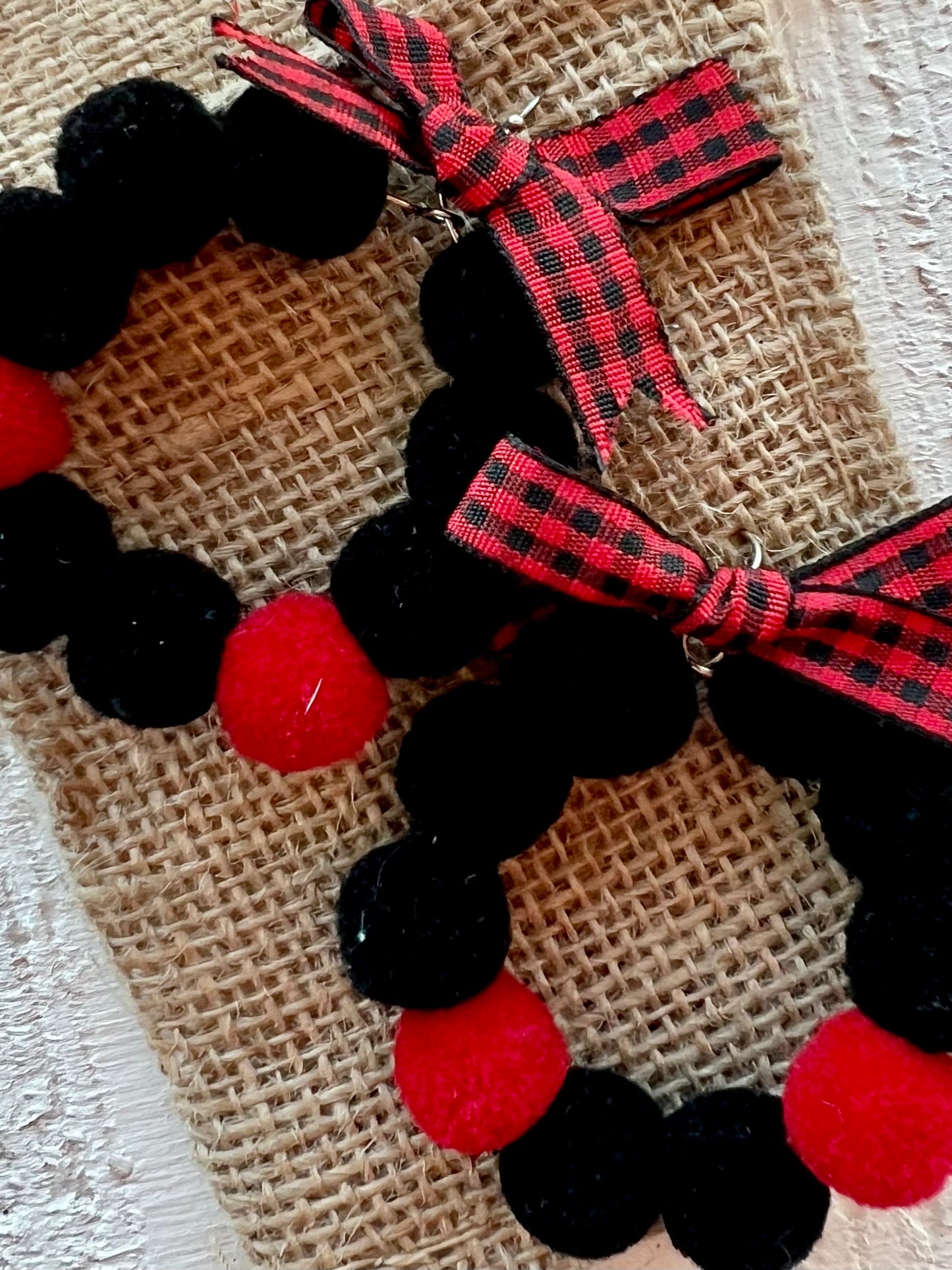 Wreath Earring in Black