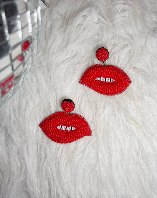 Pucker up earring
