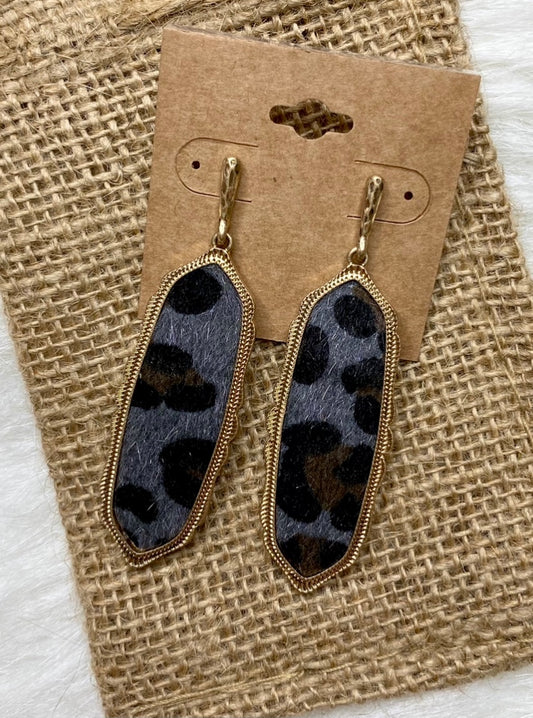 Ruth Earring in Grey